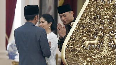 Presiden Joko Widodo menerima Agus Harimurti Yudhoyono dan istrinya, Annisa Pohan, di Istana Merdeka, Jakarta, 5 Juni 2019./ ANTARA/Puspa Perwitasari