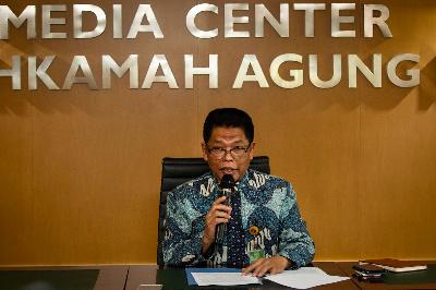 Kepala Biro Hukum dan Humas Mahkamah Agung (MA) Abdullah membacakan salinan putusan kasasi terdakwa kasus Bantuan Likuiditas Bank Indonesia (BLBI) 