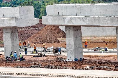 Proyek jalan tol Kunciran-Serpong di kawsan Pondok Aren, Tanggerang Selatan, Banten, Juli 2018. TEMPO/Tony Hartawan