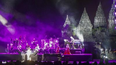 Yanni di Candi Prambanan