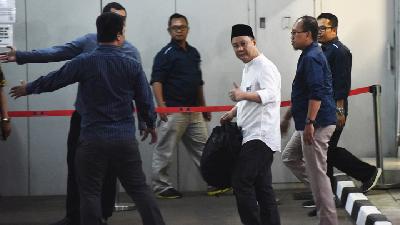 Syafruddin Arsyad Temenggung setelah bebas dari rumah tahanan di gedung Komisi Pemberantasan Korupsi, Jakarta, 9 Juli 2019./TEMPO/Imam Sukamto