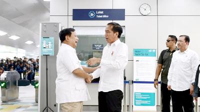 Pertemuan Presiden Joko Widodo dan Ketua Umum Gerindra Prabowo Subianto di Stasiun MRT Lebak Bulus, 13 Juli 2019. Biro Pers Sekretariat Presiden/Much