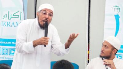 Salman al-Awdah, ulama Arab Saudi, ketika memberikan ceramah di Kuala Lumpur, Malaysia, September 2016. Youtube/Sakeena TV