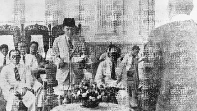 Sukarno memberikan pidato saat menyambut tentara Jepang di Jakarta/nationaalarchief.nl