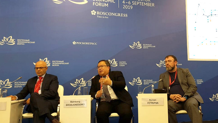 Menteri Perencanaan Pembangunan Nasional Bambang Brodjonegoro (tengah) menjadi pembicara dalam Eastern Economic Forum (EEF), di Vladivostok, Rusia.
