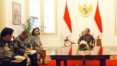 Presiden Joko Widodo saat menerima Panitia Seleksi Calon Pimpinan Komisi Pemberantasan Korupsi di Istana Merdeka./TEMPO/Muhammad Hidayat
