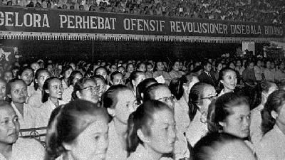 Suasana perayaan hari ulang tahun Gerakan Wanita Indonesia di Senayan, Jakarta, 1960-an. Repro Deppen