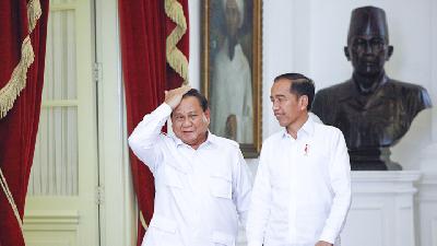 Presiden Joko Widodo bersama Prabowo Subianto di Istana Merdeka, Jakarta, 11 Oktober 2019. TEMPO/Subekti