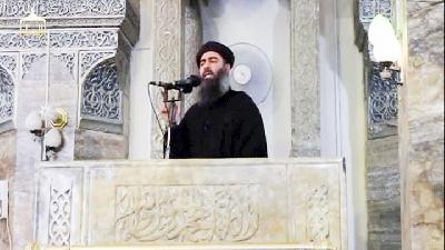 Abu Bakar al-Baghdadi saat muncul pertama kali di depan publik di Mosul, Irak, Juli 2014. Social Media Website via Reuters TV/File Photo  