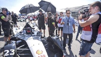 Gubernur DKI Jakarta Anies Baswedan mengunjungi lomba Formula E di Brooklyn, Amerika Serikat, Juli 2019. Dokumentasi Facebook Anies Baswedan 