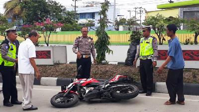 Polisi melakukan olah tempat kejadian perkara kematian Golfried Siregar di Medan, 9 Oktober 2019./Tempo/Sahat Simatupang