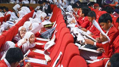 Sejumlah siswa sekolah dasar mengikuti tryout ujian nasional di Bandung, November 2018. TEMPO/Prima Mulia