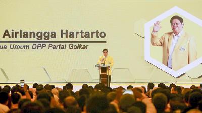 Airlangga Hartarto menyampaikan pidato penutupan Musyawarah Nasional X Partai Golkar di Hotel Ritz-Carlton, Kuningan, Jakarta,  5 Desember 2019. TEMPO/M. Taufan Rengganis
