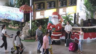 Air passengers at the international terminal of the  Ngurah Rai Airport  Bali, December 22, 2019./ANTARA/Fikri Yusuf