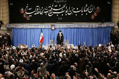 Pemimpin tertinggi Iran, Ayatullah Ali Khamenei, memberikan pidato di Teheran, kemarin.