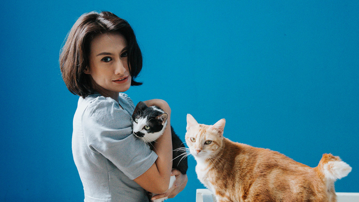 Cara Model dan Pencinta Satwa Davina Veronica Mengevakuasi Kucing 