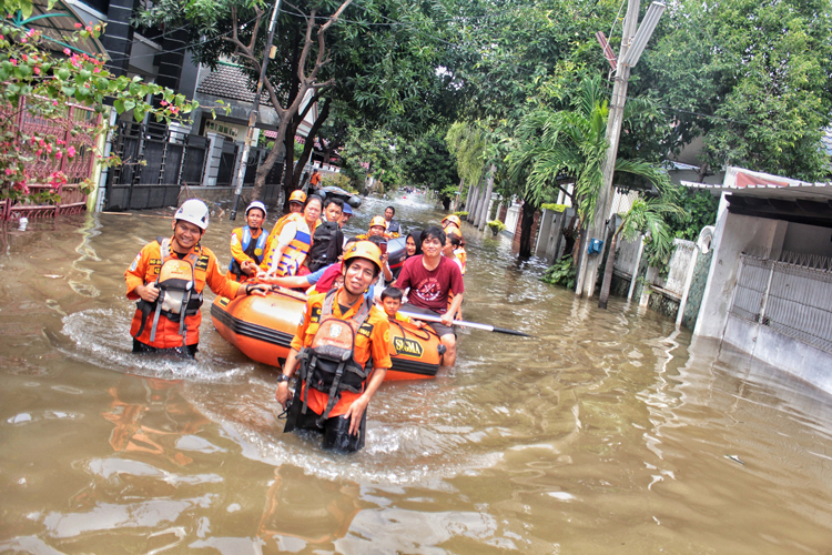 Jawa Barat Habiskan Rp 10 Triliun Tangani Banjir ...