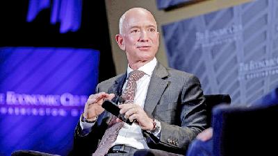 Jeff Bezos dalam sebuah acara diskusi di Washington, DC, September 2018. REUTERS/Joshua Roberts/File Photo