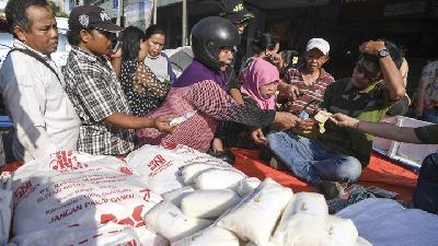 Suasana pasar murah gula pasir di Surabaya, Jawa Timur, 22 Januari lalu./kemenperin.go.id