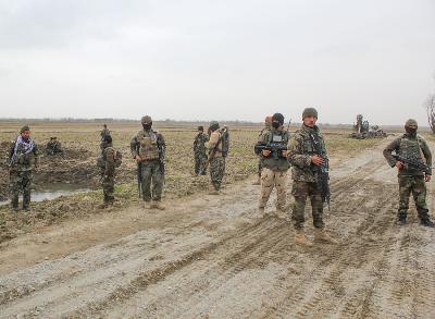 Militer Afganistan (ANA) tiba di lokasi bentrokan dengan milisi Taliban di Kunduz pada Rabu lalu.
