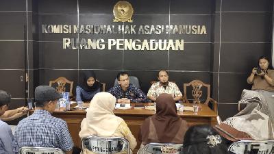 Jemaah Ahmadiyah Parakansalak, Sukabumi, mengadukan penyegelan masjid ke Komisi Nasional Hak Asasi Manusia, Jakarta, 2 Maret 2020. TEMPO/Rosseno Aji