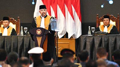 Chief Justice Hatta Ali (center) delivering his 2019 annual report at the Supreme Court’s plenary session in Jakarta, last February./ANTARA/Sigid Kurniawan