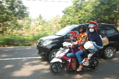 Pemudik dengan sepeda motor di Cadas Pangeran, Sumedang, Jawa Barat, 2018. TEMPO/Prima Mulia