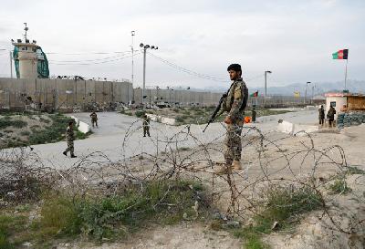 Suasana penjara Bagram di utara Kabul, Afganistan, kemarin. 