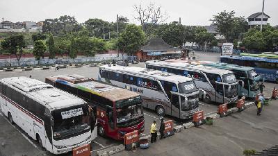 Deretan bus bus Antar Kota Antar Provinsi di Terminal Kampung Rambutan, Jakarta, 1 April lalu./TEMPO/M Taufan Rengganis