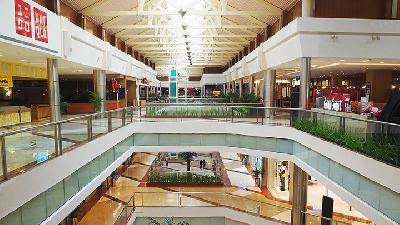 A quiet Pondok Indah Mall, Jakarta, April 9./ TEMPO/Nurdiansah