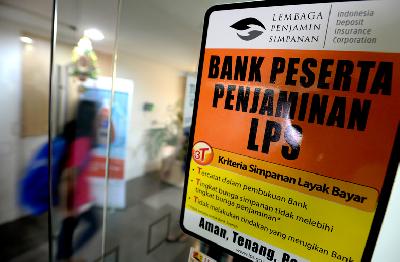 Bank bertanda Bank Peserta Pinjaman LPS di Sabang, Jakarta. TEMPO/Tony Hartawan