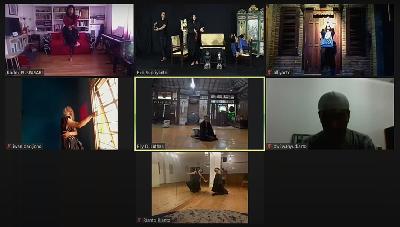 Sejumlah penari tampil secara daring dalam ISI Solo 24 Jam Menari Dialektika 24 Jam: Biosphere VS Cybersphere. Youtube/ HARI TARI DUNIA ISI SURAKARTA