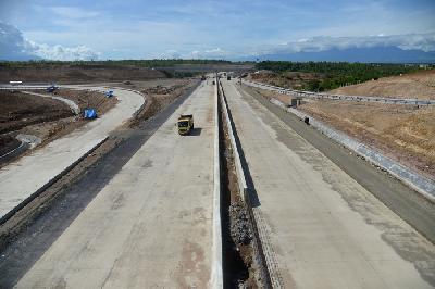 Proyek jalan tol Sigli-Banda Aceh seksi 4 Desa Blang Bintang, Kabupaten Aceh Besar, Aceh, 25 April lalu.