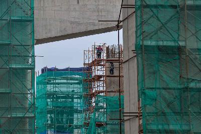 Pembangunan proyek jalan tol Sunter-Pulo Gebang di kawasan Kelapa Gading, Jakarta, 9 April 2020. Tempo/Tony Hartawan