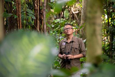 Yokyok Hadiprakarsa dalam sesi foto di Kebun Raya Bogor, Jawa Barat, 13 Maret 2020. FOTO: Aristyawan C. Adi/INFIS 