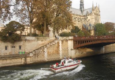 Gereja Notre Dame di tepi Sungai Seine, Paris, Prancis. FOTO-FOTO: ANTON KURNIA