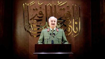 Pemimpin Militer di Timur Libya, Khalifa Haftar memberikan pernyataan pers terkait kondisi terkini Libya, di lokasi yang dirahasiakan, 27 April 2020. REUTERS/Handout