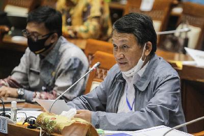 Menteri ESDM Arifin Tasrif menyampaikan pendapat akhir pemerintah dalam rapat kerja dengan Komisi VII DPR terkait RUU Minerba di Kompleks Parlemen, Senayan, Jakarta, 11 Mei 2020. ANTARA/Didik Setiawan