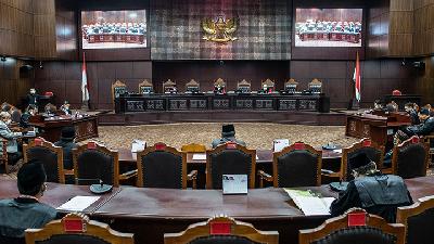 Suasana sidang Pengujian Materiil Peraturan Pemerintah Pengganti Undang-Undang Republik Indonesia Nomor 1 Tahun 2020 di Mahkamah Konstitusi, Jakarta, Selasa (28/4/2020)./ANTARA FOTO/Aprillio Akbar/foc.