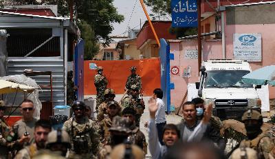 Tentara Afganistan berjaga usai serangan di Kabul, Afganistan, 12 Mei 2020. REUTERS/Mohammad Ismail/File Photo