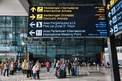 Sejumlah penumpang saat tiba di Terminal 3 kedatangan Internasional Bandara Soekarno-Hatta, Tangerang, 5 Maret 2020. TEMPO/M Taufan Rengganis
