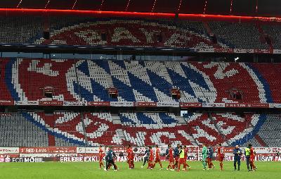 Bayern Munich saat bertanding di Allianz Arena, Munich, Jerman, 30 Mei 2020.  Christof Stache/Pool via REUTERS