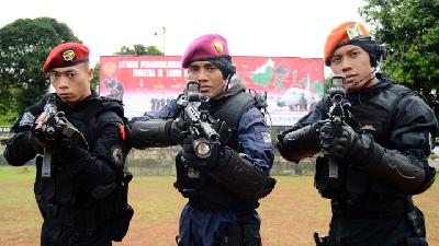 Latihan gabungan personel TNI dalam penanggulangan terorisme di Lapangan Batalion 461 Paskhas, Halim Perdanakusuma, Jakarta Timur, Desember 2014. TEMPO/Imam Sukamto