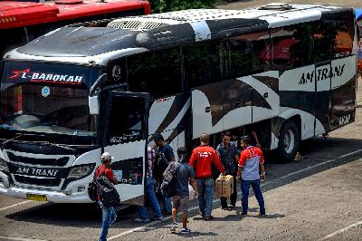 Bus antar kota-provinsi di terminal Kampung Rambutan, Jakarta, 22 April 2020. Tempo/Tony Hartawan