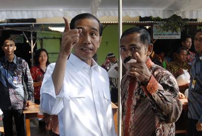 Wali Kota Surakarta F.X. Hadi Rudyatmo dan Presiden Joko Widodo di Pasar Klitikan Notoharjo, Surakarta, Jawa Tengah,18 Juli 2015