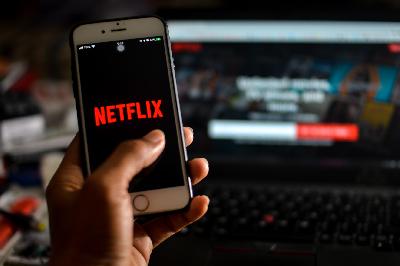Aplikasi Netflix pada telepon pintar di Jakarta, 16 Januari 2020. Tempo/Tony Hartawan