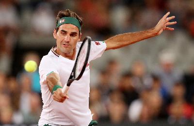 Roger Federer di Cape Town Stadium, Cape Town, Afrika Selatan, 7 Februari 2020. REUTERS/Mike Hutchings