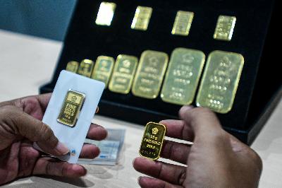 Emas fisik Pluang berupa emas Antam yang bersertifikat dan bisa dijual kembali. Tempo/Tony Hartawan