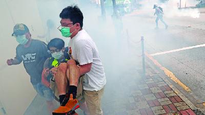Demonstran menentang rencana Pemerintah yang akan memberlakukan Undang-Undang Keamanan Nasional, di Hong Kong, Cina, 24 Mei 2020. REUTERS/Tyrone Siu