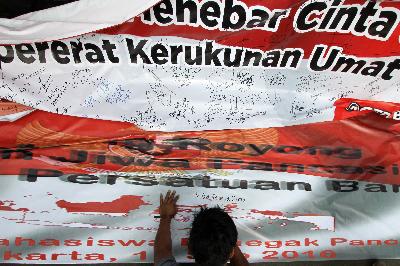 Aksi kampanye solidaritas di Bunedaran Hotel Indonesia, Jakarta. Dok TEMPO/Eko Siswono Toyudho